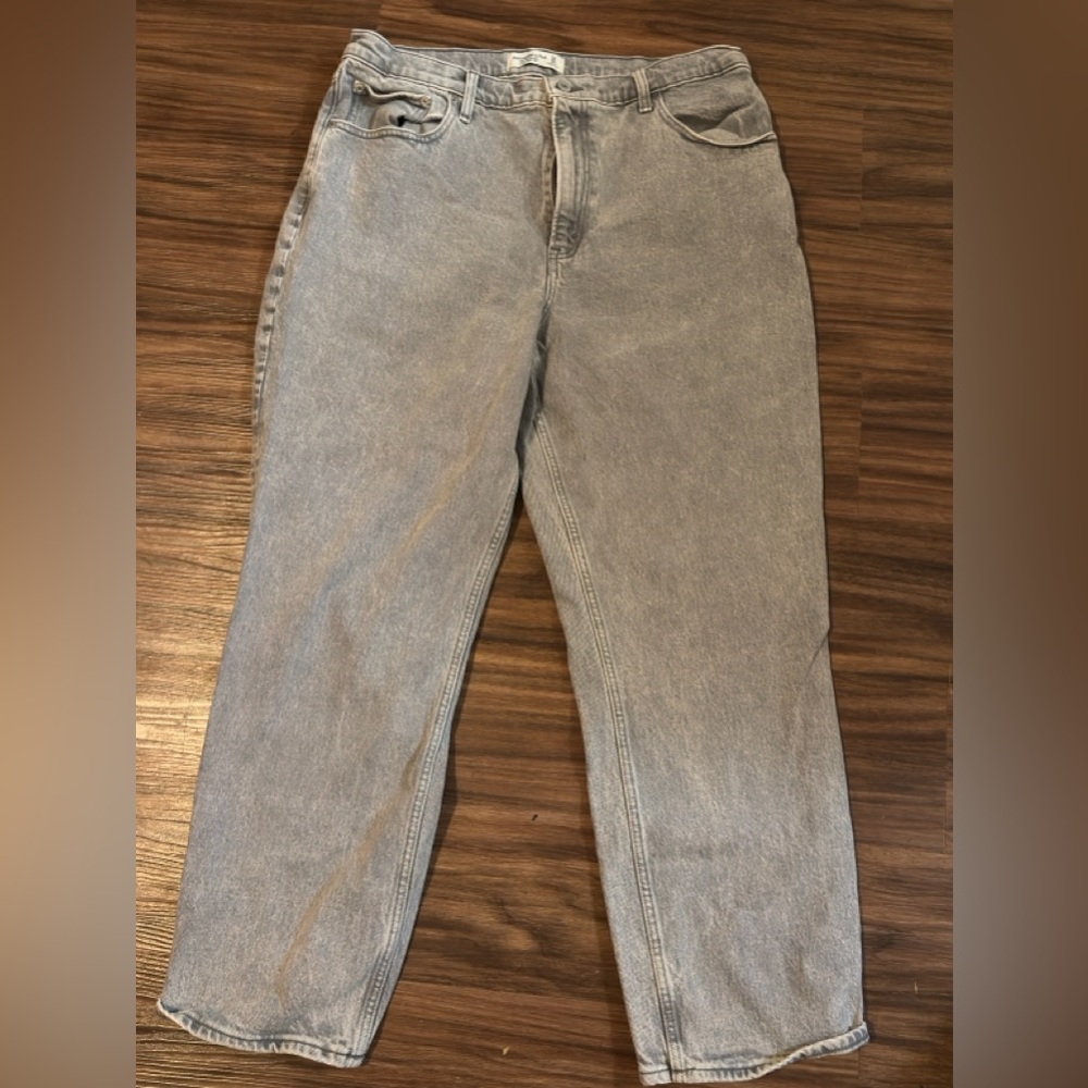 Abercrombie & Fitch 90s Ultra High Rise Straight Jean- size 16 short/ 33 waist